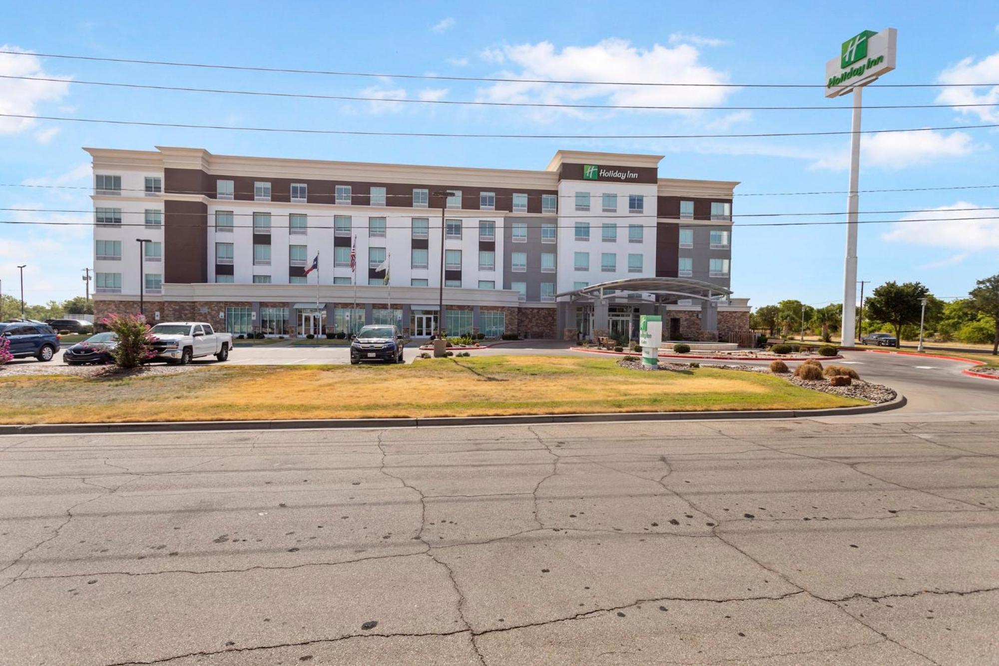 Holiday Inn Hotel & Suites Waco Northwest, An Ihg Hotel Bellmead Exterior photo